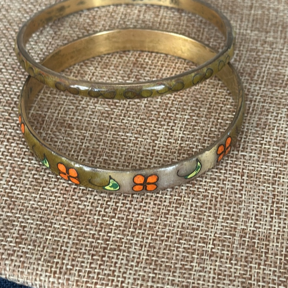 Pair if beautiful vintage bangle bracelets brass and enamel orange and green - Picture 13 of 14